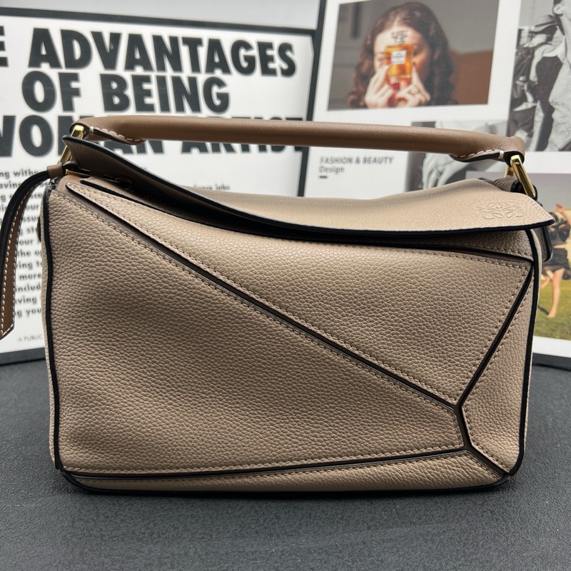 Loewe羅意威 puzzle小號幾何包 沙色荔枝紋牛皮尺寸24x10x15-0