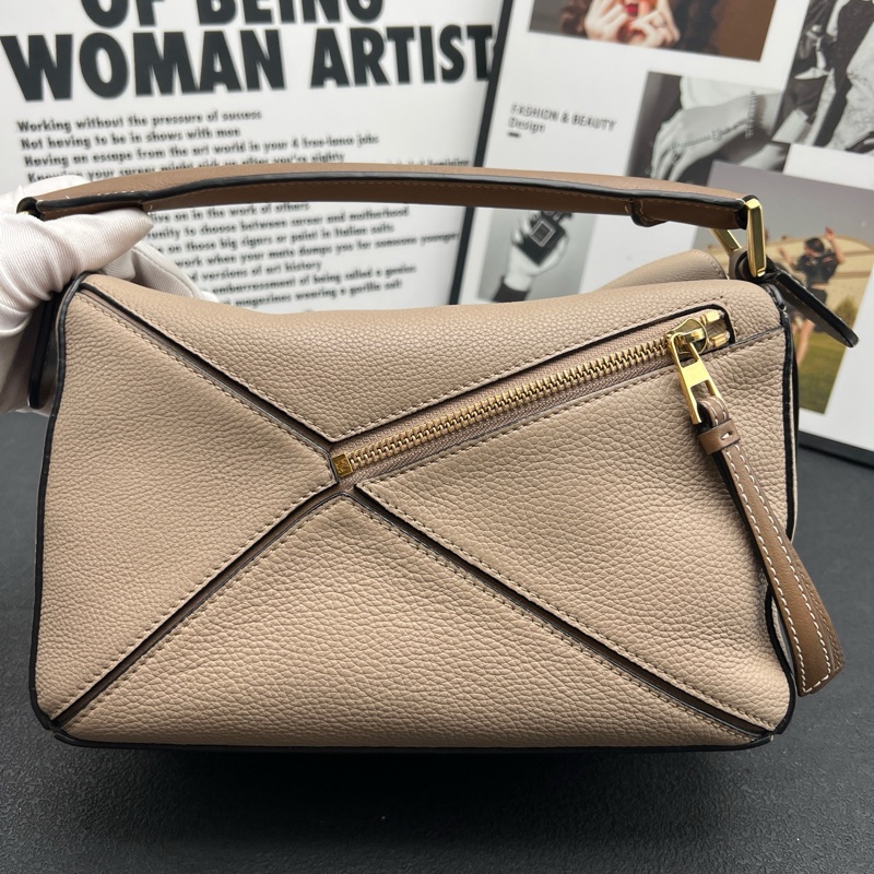 Loewe羅意威 puzzle小號幾何包 沙色荔枝紋牛皮尺寸24x10x15-1