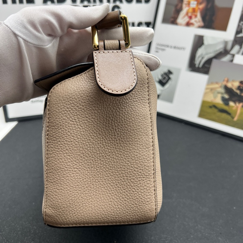 Loewe羅意威 puzzle小號幾何包 沙色荔枝紋牛皮尺寸24x10x15-2