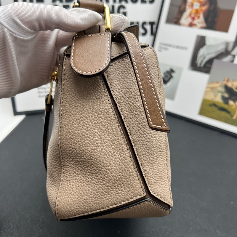 Loewe羅意威 puzzle小號幾何包 沙色荔枝紋牛皮尺寸24x10x15-3