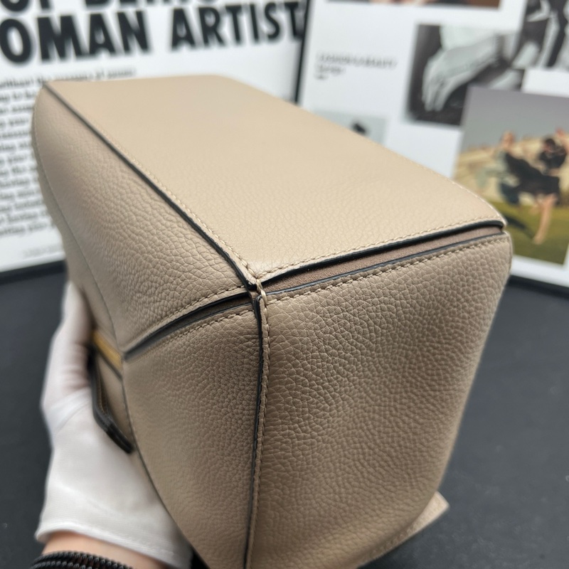 Loewe羅意威 puzzle小號幾何包 沙色荔枝紋牛皮尺寸24x10x15-7