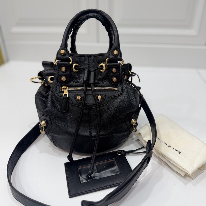 Balenciaga 巴黎世家 ponpon 經典 黑色 金釦 水桶包 機車包 手提包 斜背包 側背包 肩背包-1
