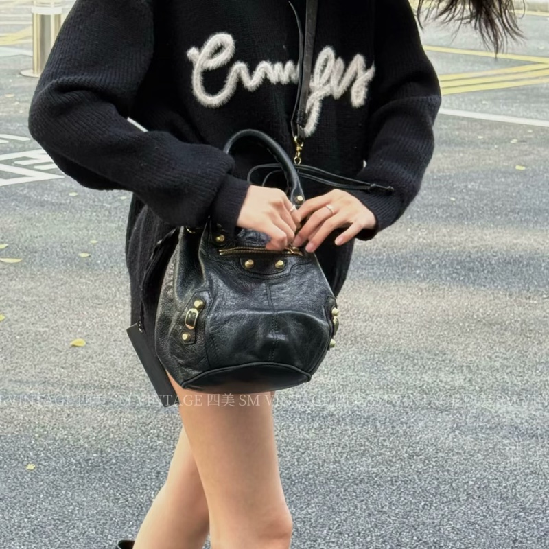 Balenciaga 巴黎世家 ponpon 經典 黑色 金釦 水桶包 機車包 手提包 斜背包 側背包 肩背包-6