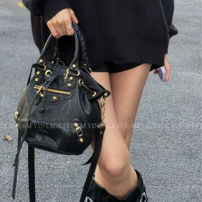Balenciaga 巴黎世家 ponpon 經典 黑色 金釦 水桶包 機車包 手提包 斜背包 側背包 肩背包-8
