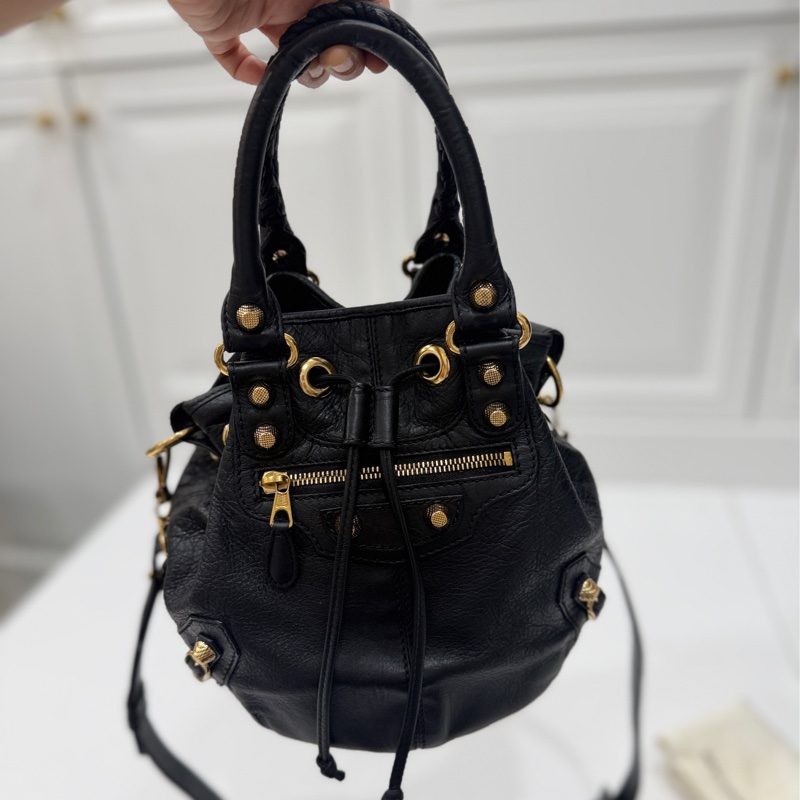 Balenciaga 巴黎世家 ponpon 經典 黑色 金釦 水桶包 機車包 手提包 斜背包 側背包 肩背包-11
