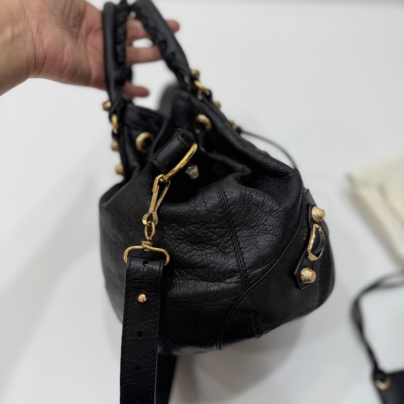 Balenciaga 巴黎世家 ponpon 經典 黑色 金釦 水桶包 機車包 手提包 斜背包 側背包 肩背包-12