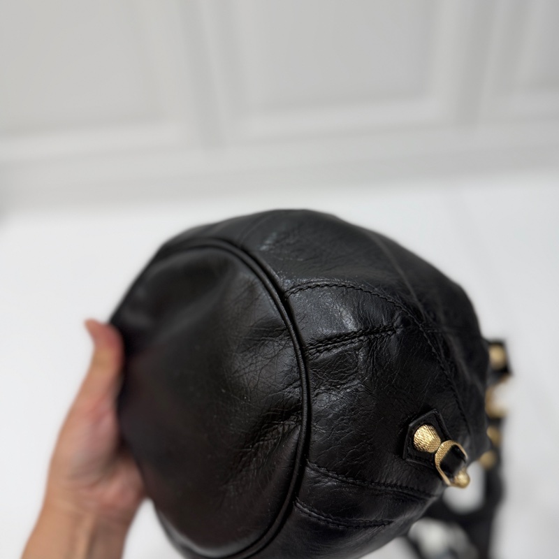 Balenciaga 巴黎世家 ponpon 經典 黑色 金釦 水桶包 機車包 手提包 斜背包 側背包 肩背包-18