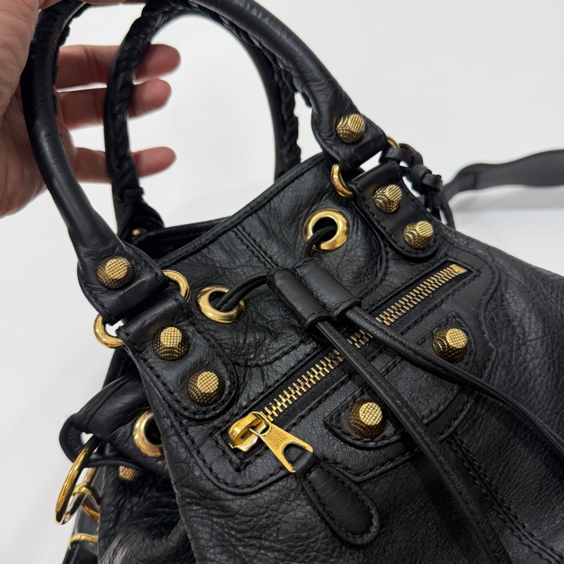 Balenciaga 巴黎世家 ponpon 經典 黑色 金釦 水桶包 機車包 手提包 斜背包 側背包 肩背包-22
