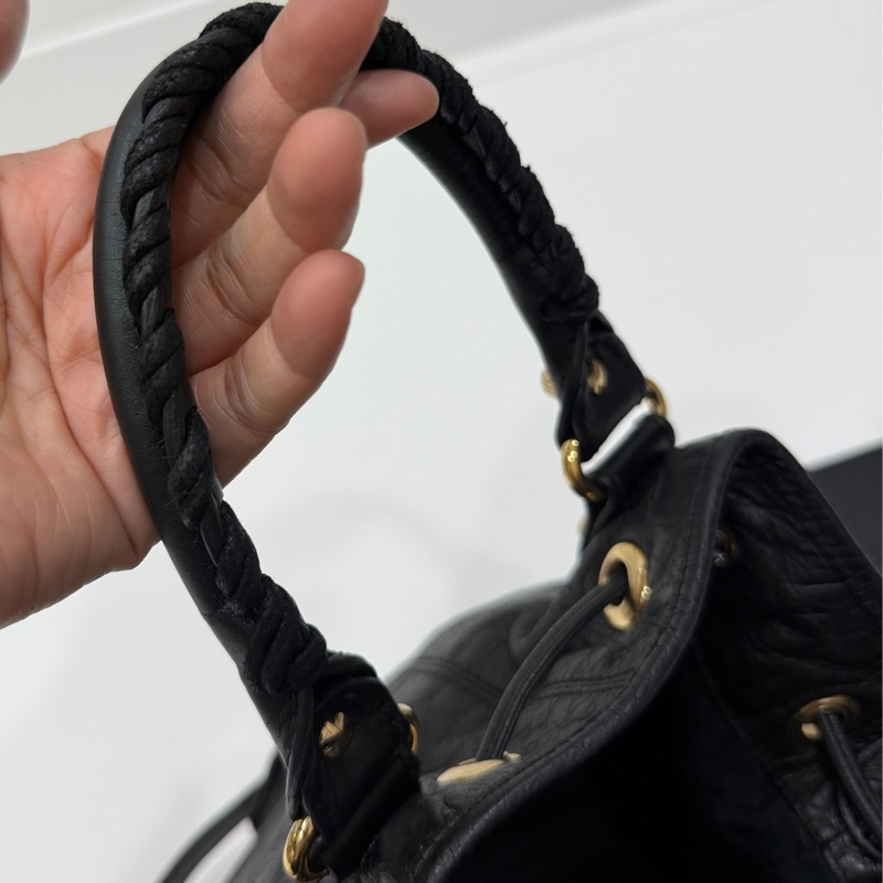 Balenciaga 巴黎世家 ponpon 經典 黑色 金釦 水桶包 機車包 手提包 斜背包 側背包 肩背包-25