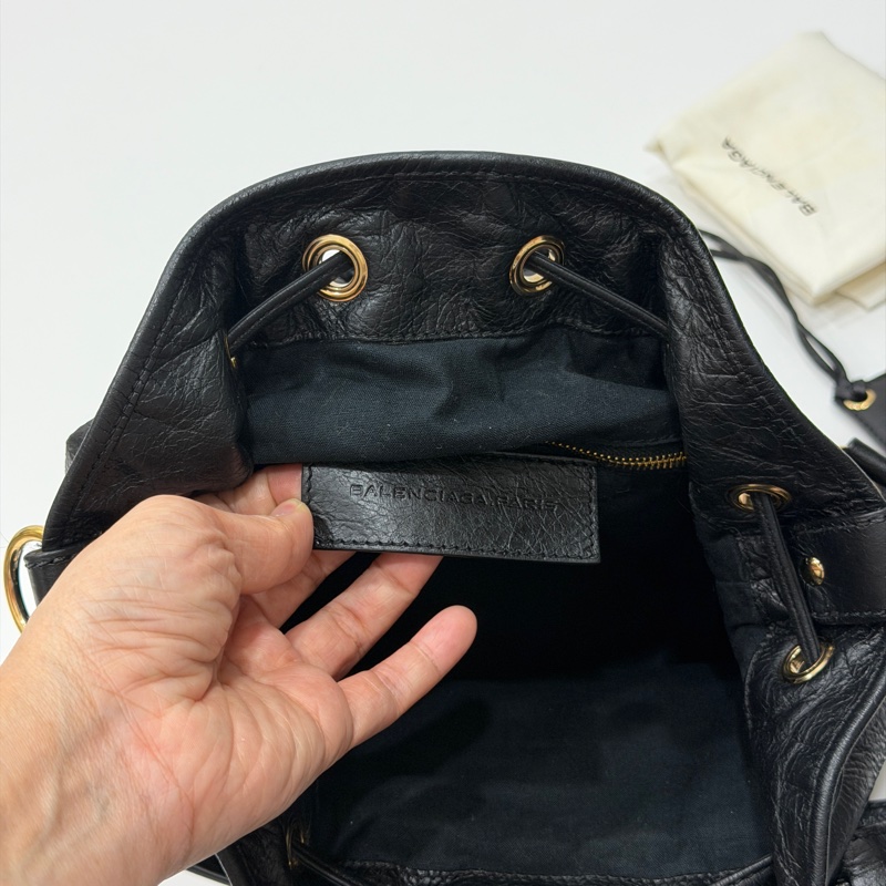 Balenciaga 巴黎世家 ponpon 經典 黑色 金釦 水桶包 機車包 手提包 斜背包 側背包 肩背包-31