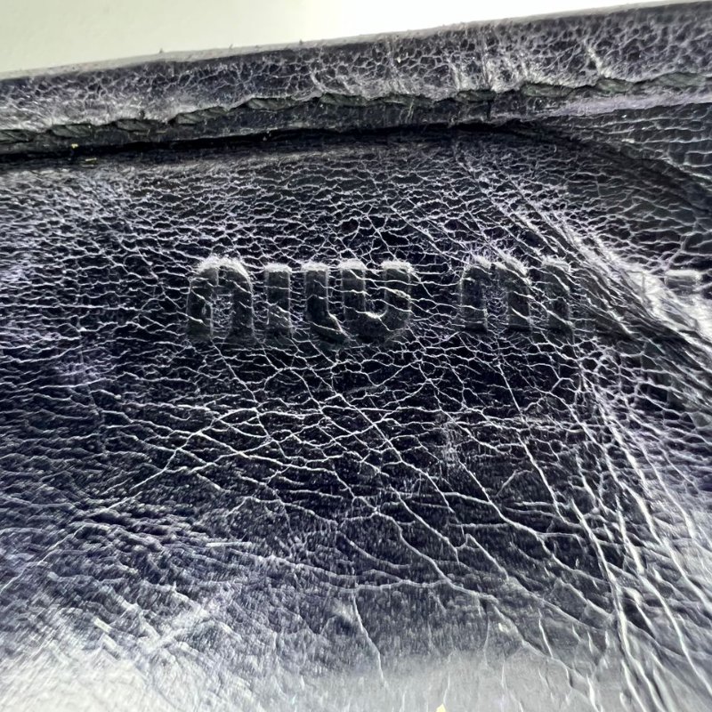 Miu Miu 皺褶款鎖扣短款皮夾-2