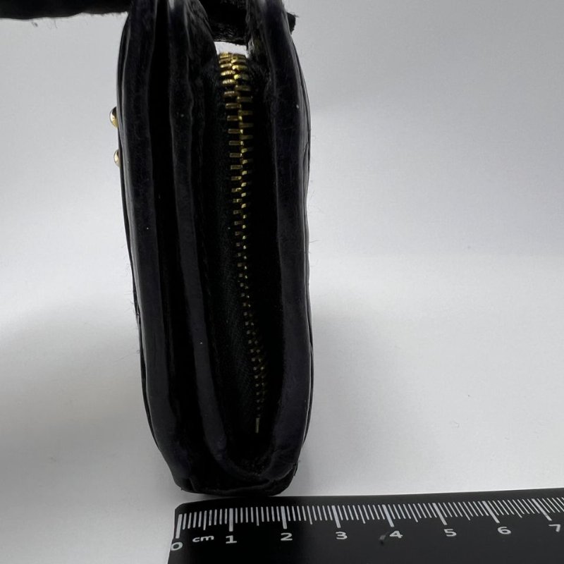 Miu Miu 皺褶款鎖扣短款皮夾-3