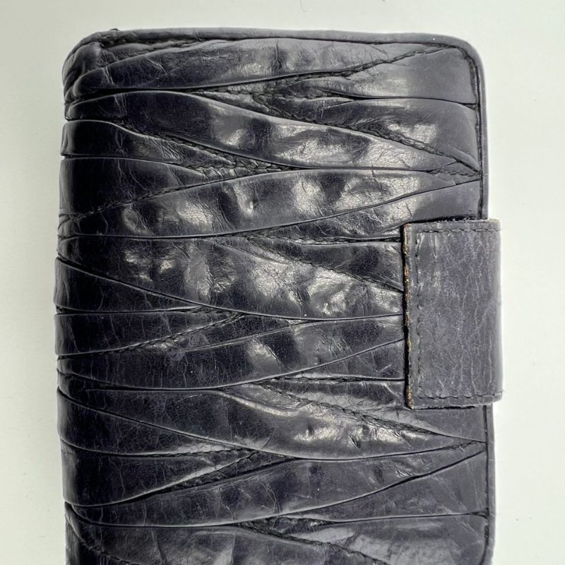 Miu Miu 皺褶款鎖扣短款皮夾-6