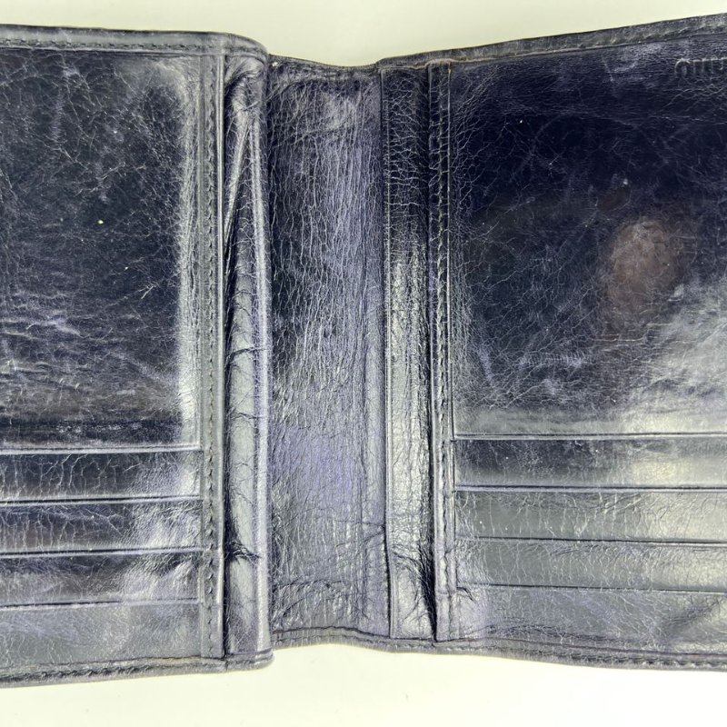 Miu Miu 皺褶款鎖扣短款皮夾-12