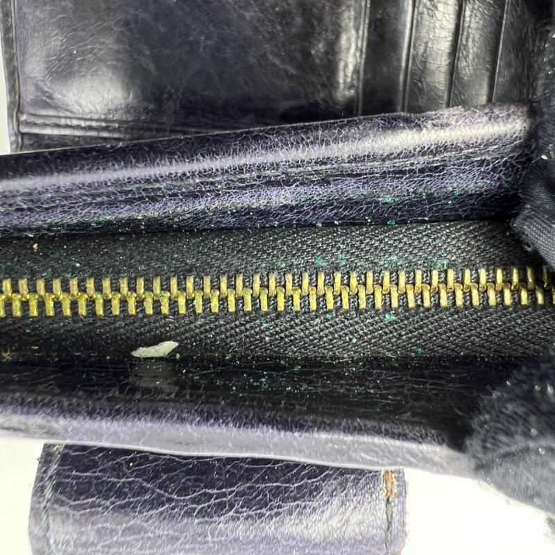 Miu Miu 皺褶款鎖扣短款皮夾-15