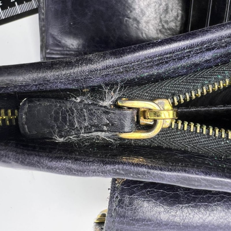 Miu Miu 皺褶款鎖扣短款皮夾-16