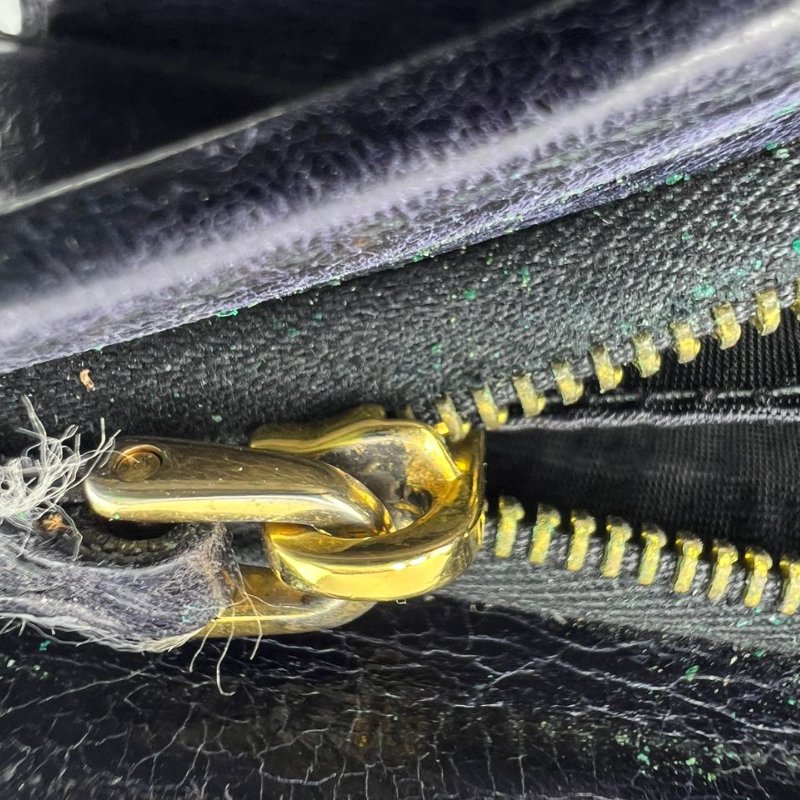 Miu Miu 皺褶款鎖扣短款皮夾-18