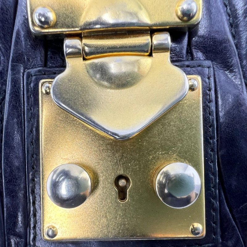 Miu Miu 皺褶款鎖扣短款皮夾-20