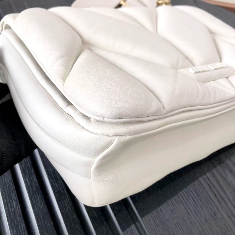 Miu Miu繆繆白色雲朵包 粗鏈條雙肩帶 尺寸26cm 可調節肩帶-5