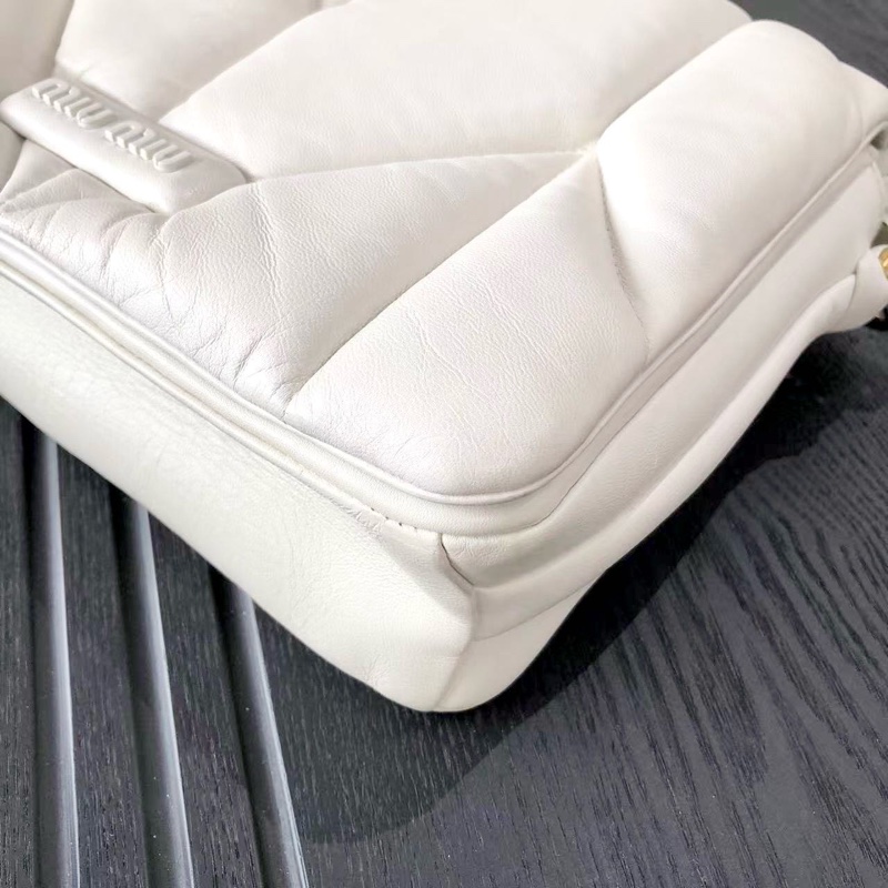 Miu Miu繆繆白色雲朵包 粗鏈條雙肩帶 尺寸26cm 可調節肩帶-6