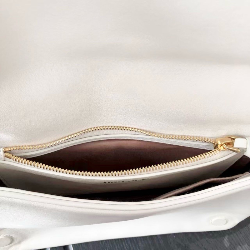 Miu Miu繆繆白色雲朵包 粗鏈條雙肩帶 尺寸26cm 可調節肩帶-10