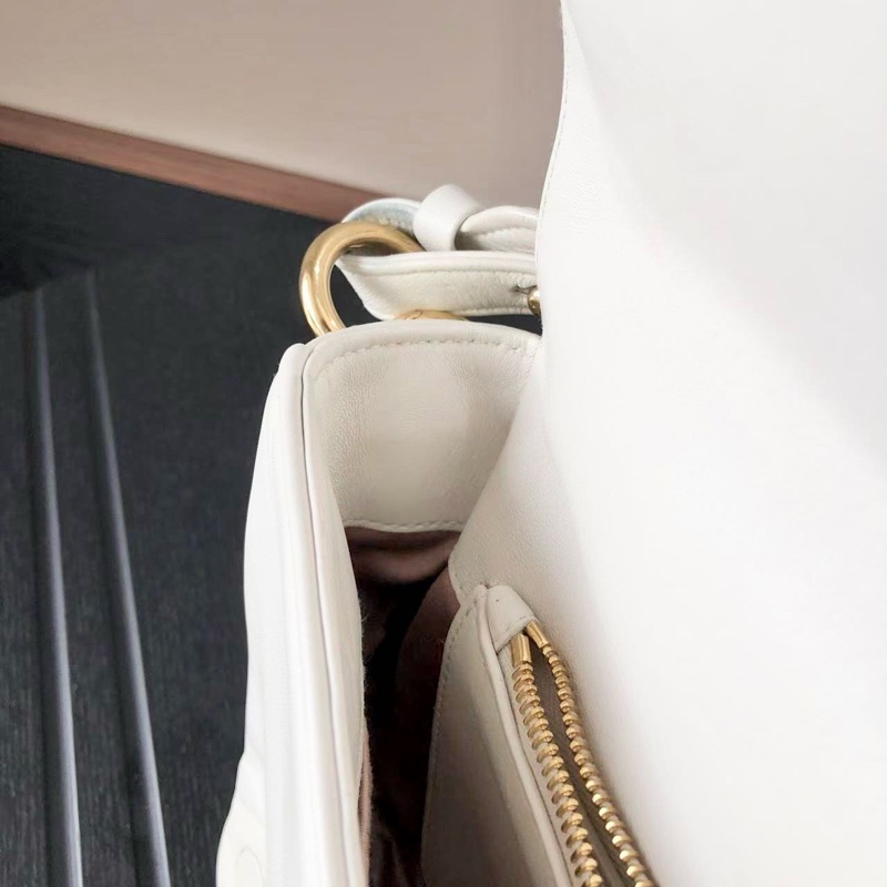 Miu Miu繆繆白色雲朵包 粗鏈條雙肩帶 尺寸26cm 可調節肩帶-14