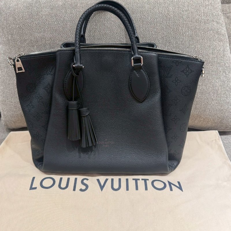 Louis Vuitton 鏤孔小牛皮兩用手拿包 晶片款-0