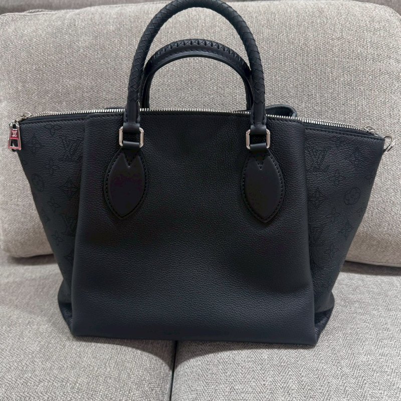 Louis Vuitton 鏤孔小牛皮兩用手拿包 晶片款-1