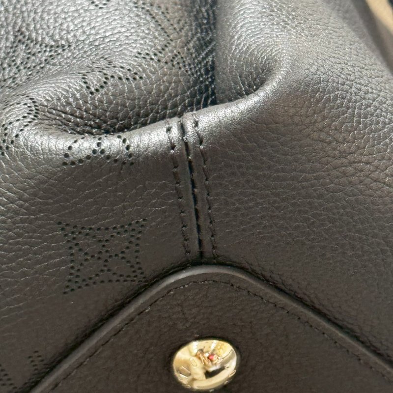 Louis Vuitton 鏤孔小牛皮兩用手拿包 晶片款-11