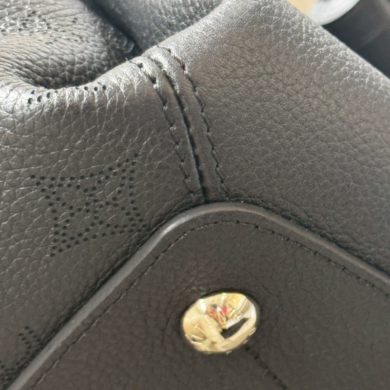 Louis Vuitton 鏤孔小牛皮兩用手拿包 晶片款-13