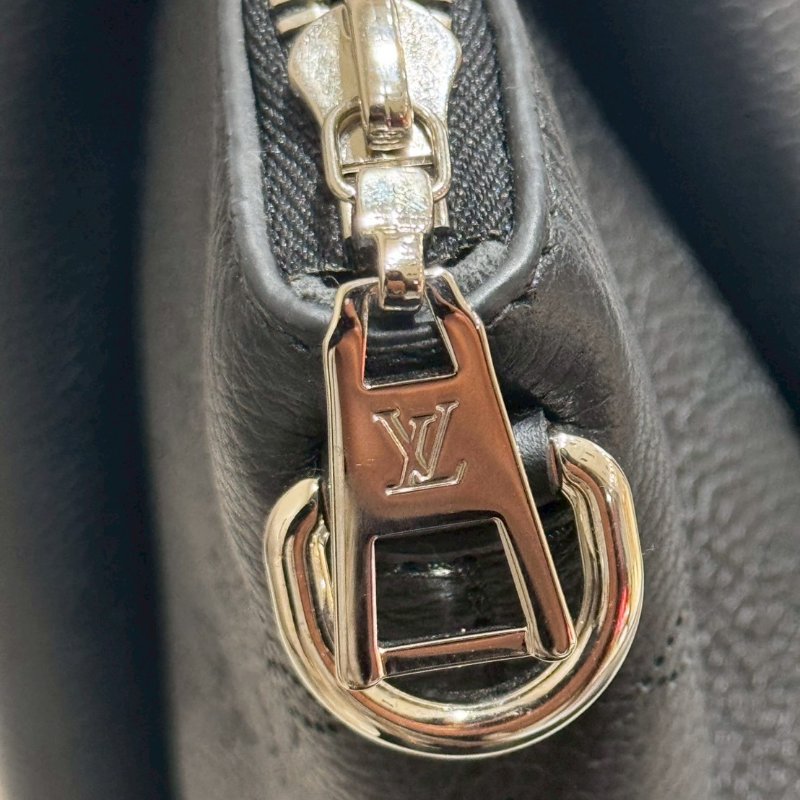 Louis Vuitton 鏤孔小牛皮兩用手拿包 晶片款-14