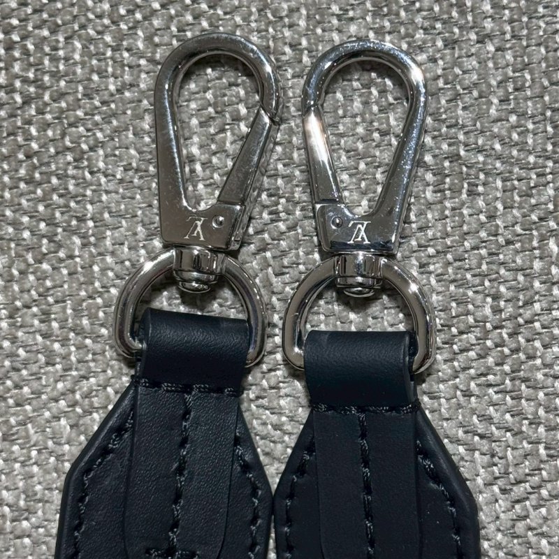 Louis Vuitton 鏤孔小牛皮兩用手拿包 晶片款-18