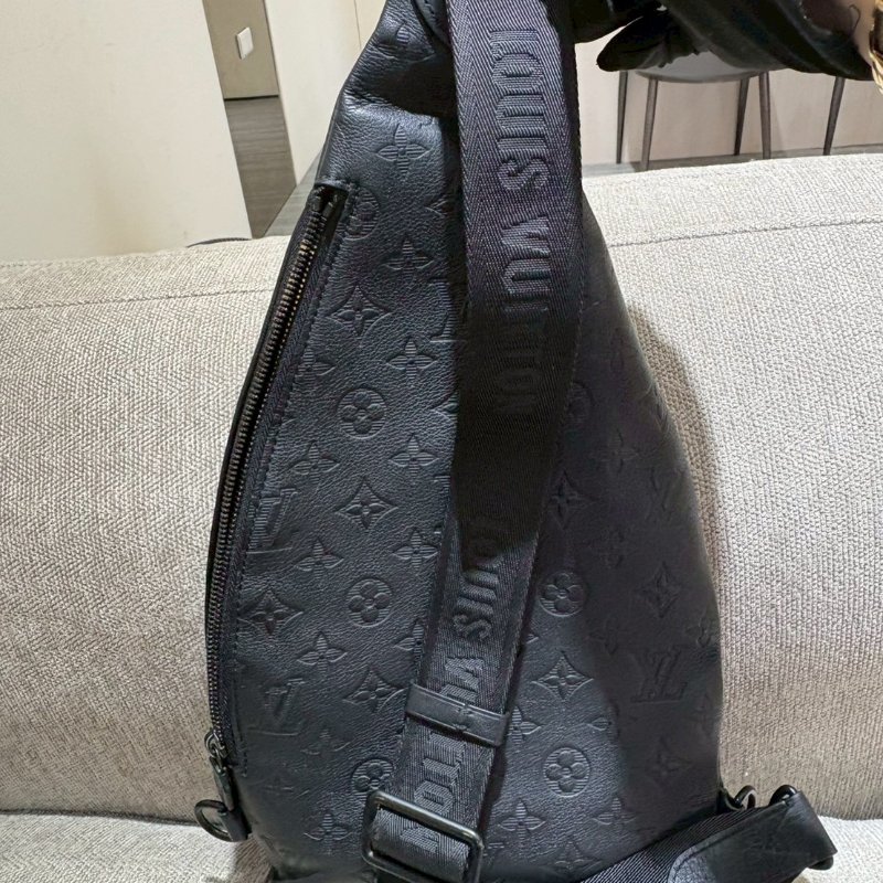 Louis Vuitton Duo 黑壓紋斜背包-1