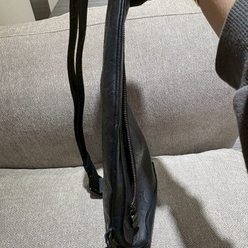 Louis Vuitton Duo 黑壓紋斜背包-3