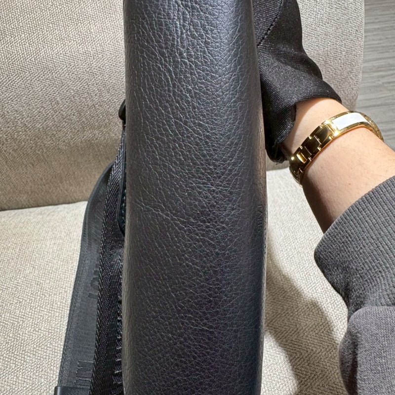 Louis Vuitton Duo 黑壓紋斜背包-4