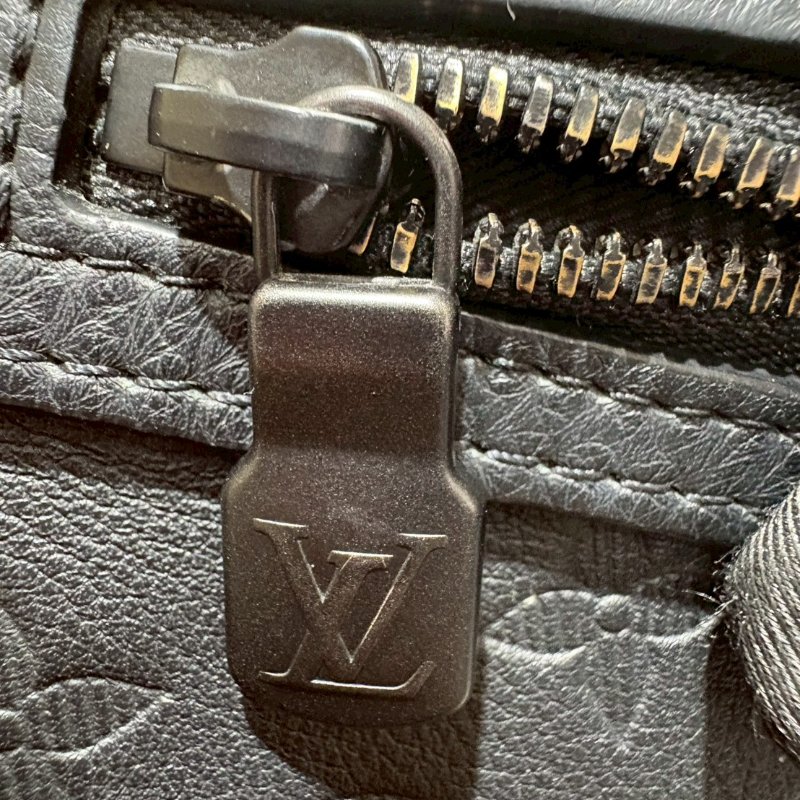 Louis Vuitton Duo 黑壓紋斜背包-15