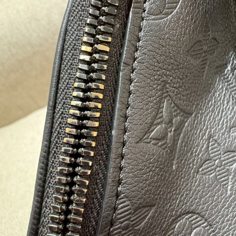 Louis Vuitton Duo 黑壓紋斜背包-18