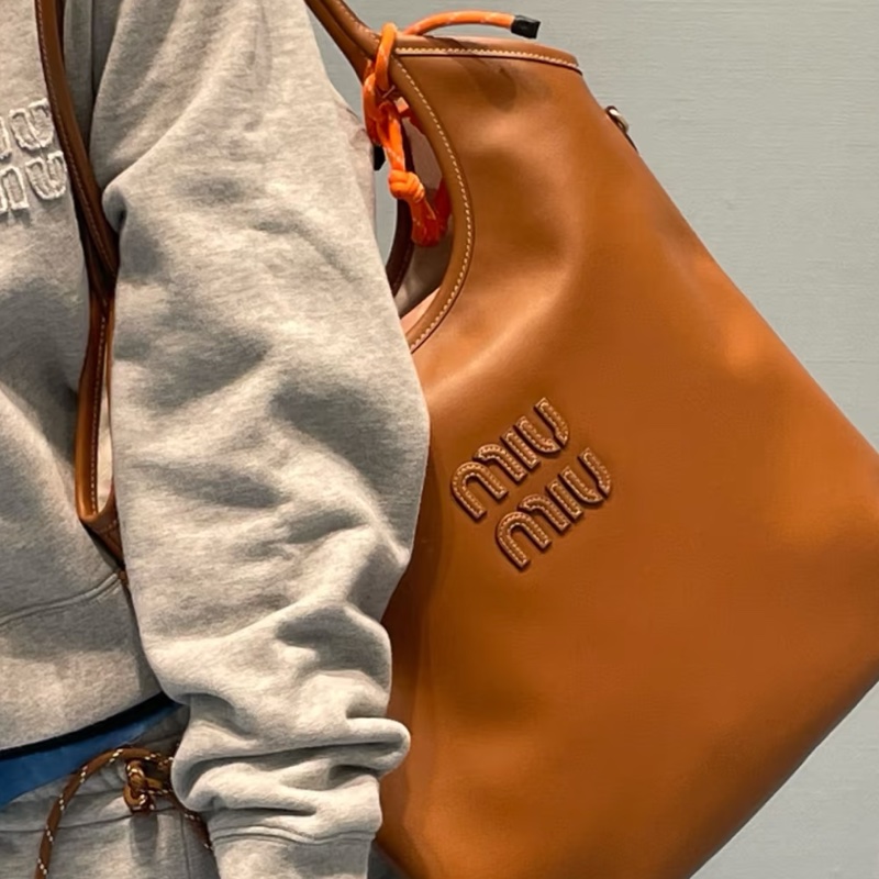 #MIUMIU 缪缪 🍪🍪98新 焦糖色ivy托特包 尺寸35*33-20