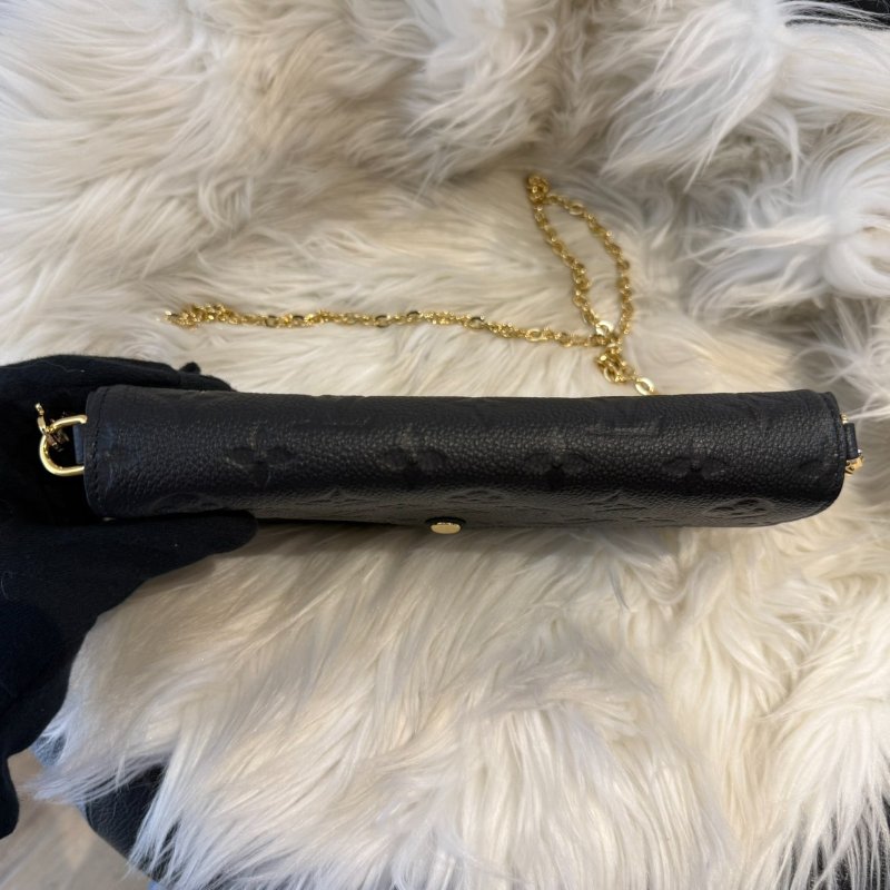 LV 黑壓紋三合一鍊包-8