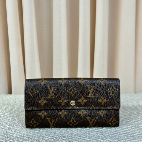 LV路易威登老花長款錢包 經典老花圖案 棕色內裡 金色按扣 卡位多 容量大 日常通勤、出門都很百搭
