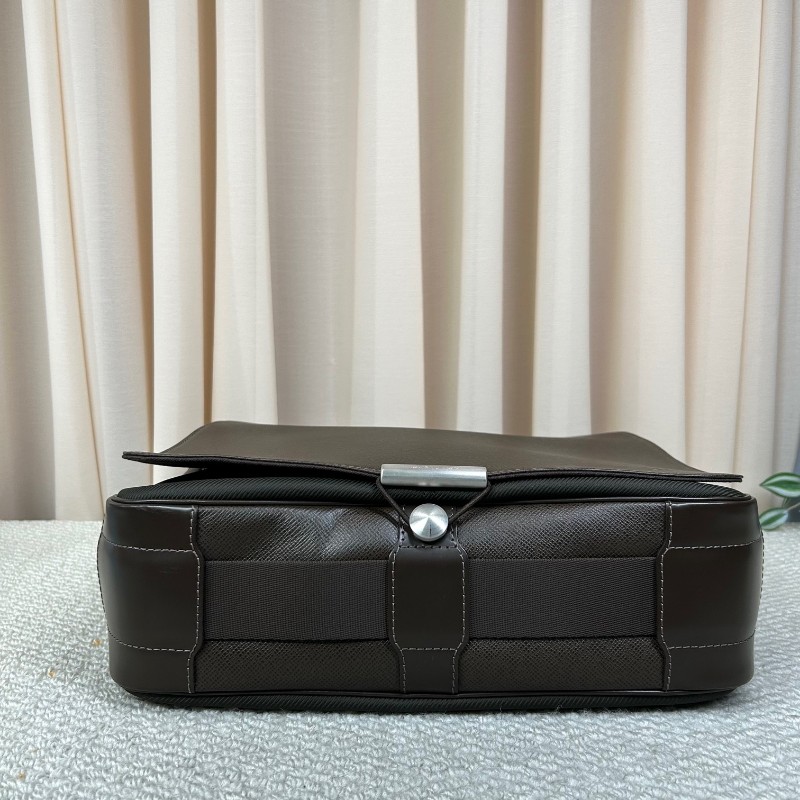 LV路易威登LV Andirr系列棕色郵差公文包 肩帶可調節 可單肩可斜挎 容量實用 日常通勤百搭 商務休閒都合適-4