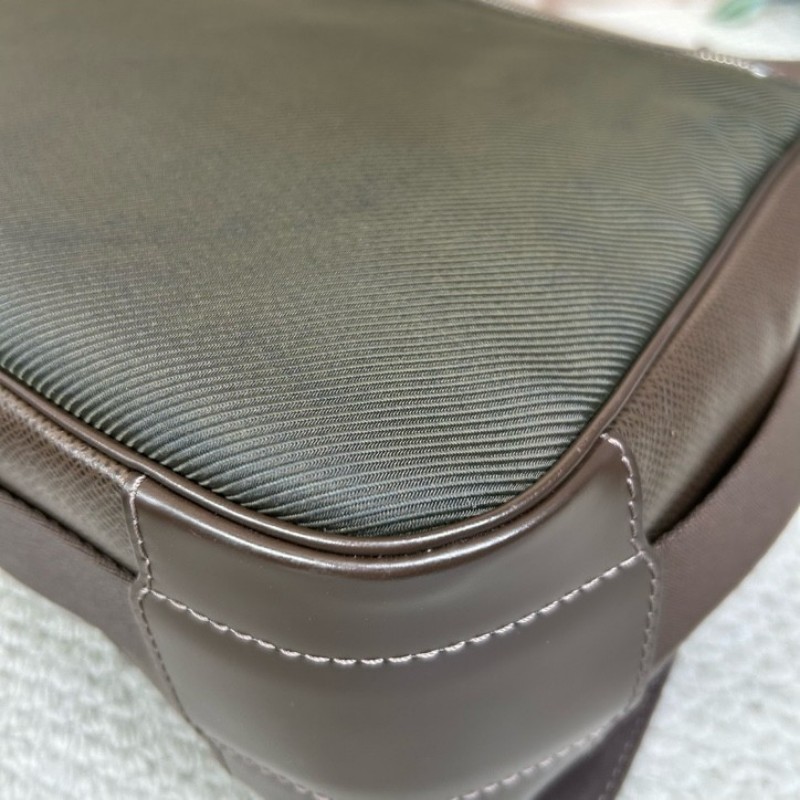 LV路易威登LV Andirr系列棕色郵差公文包 肩帶可調節 可單肩可斜挎 容量實用 日常通勤百搭 商務休閒都合適-7