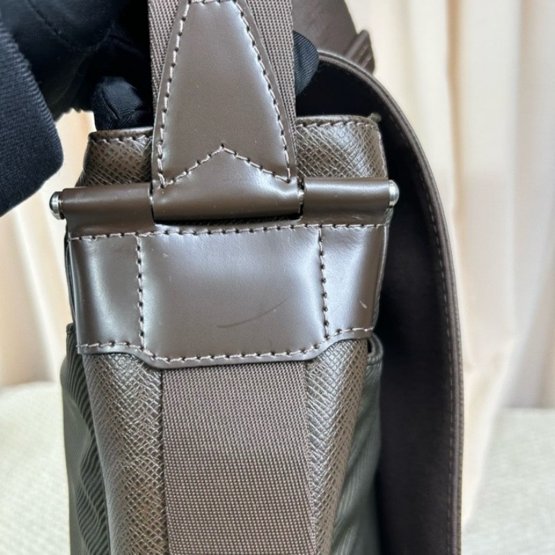 LV路易威登LV Andirr系列棕色郵差公文包 肩帶可調節 可單肩可斜挎 容量實用 日常通勤百搭 商務休閒都合適-13