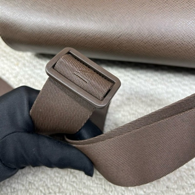 LV路易威登LV Andirr系列棕色郵差公文包 肩帶可調節 可單肩可斜挎 容量實用 日常通勤百搭 商務休閒都合適-19