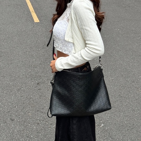 【超！級！新】 GUCCI 古馳黑老花 牛皮壓紋 斜背包 （專櫃98,000）