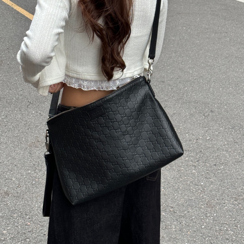 【超!級!新】 GUCCI 古馳黑老花 牛皮壓紋 斜背包 (專櫃98,000)-3