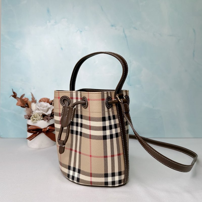 BURBERRY 格紋迷你水桶包-2