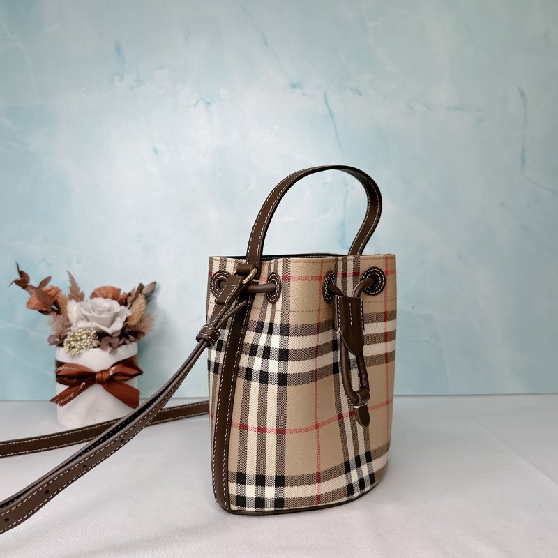 BURBERRY 格紋迷你水桶包-3