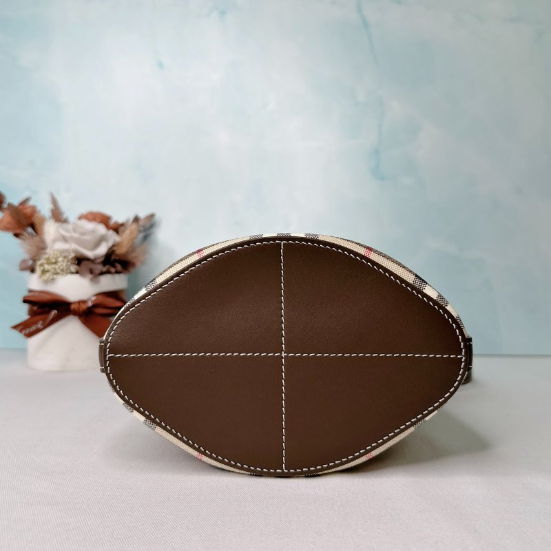 BURBERRY 格紋迷你水桶包-5