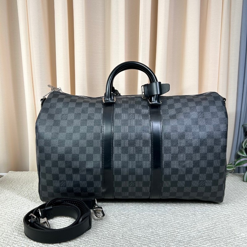 LV路易威登 keepall45 黑棋盤格手提旅行包 採用黑棋盤格塗層帆布打造 耐磨抗造易打理 超大容量可滿足短途出行收納 搭配可調節肩帶實現手提、斜挎單肩 盡顯低調奢華-1